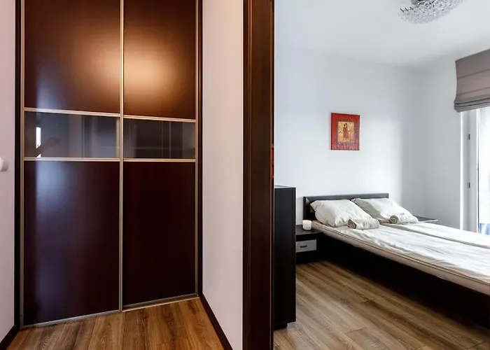 Сlose-Urban Chic - Great Location - 2 Bedrooms& Legnicka