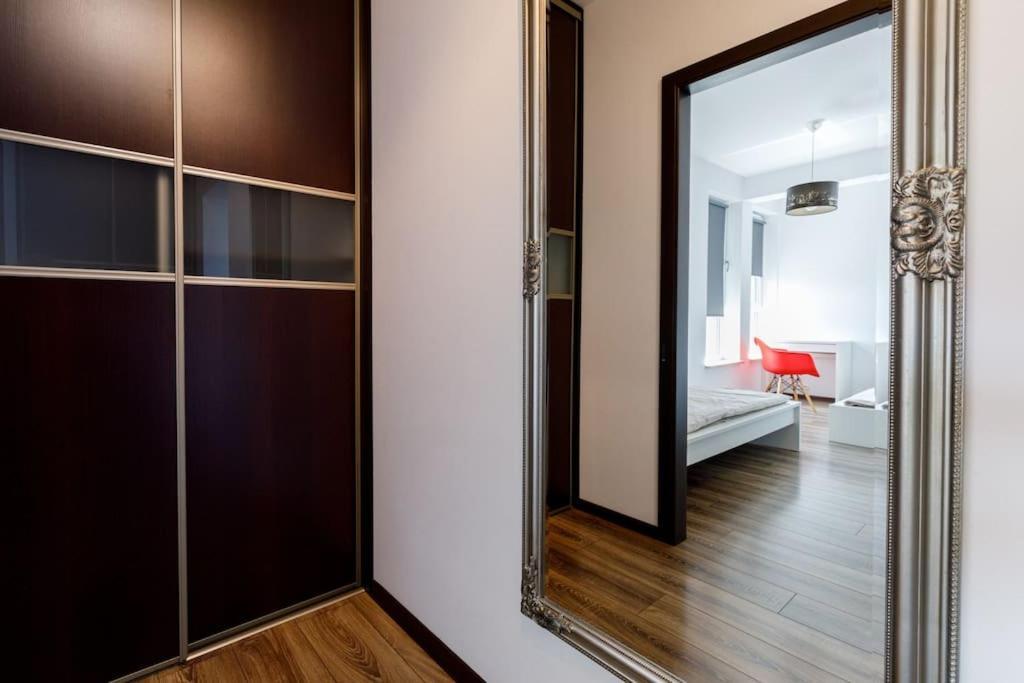 сlose-urban Chic - Great Location - 2 Bedrooms& Legnicka Apartament